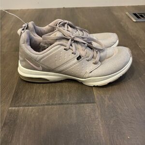 Nike Women's Light Purple Lace-Up Training Sneakers